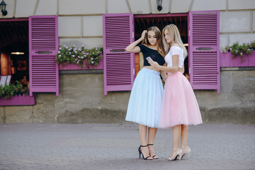 best dress color for day party