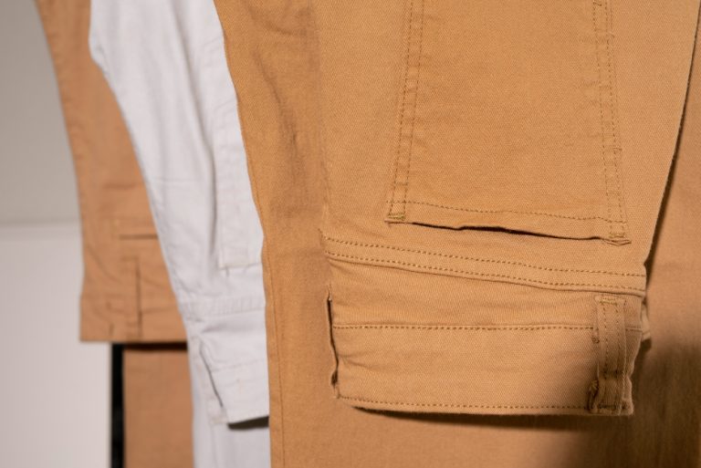 what color goes with khaki pants